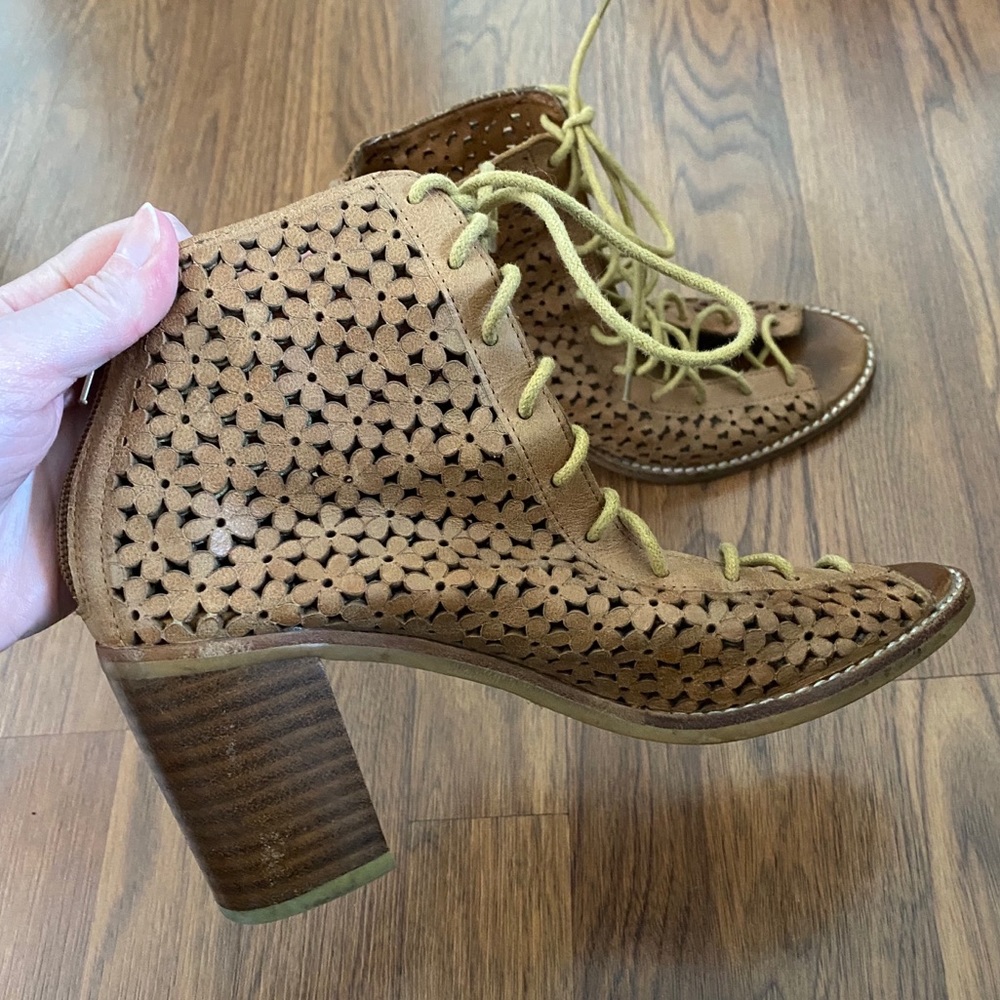 Jeffrey Campbell Cors Sandals Size 8 - image 1